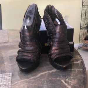 Carlos Santana Regent Bronze heels. Zipper in back.